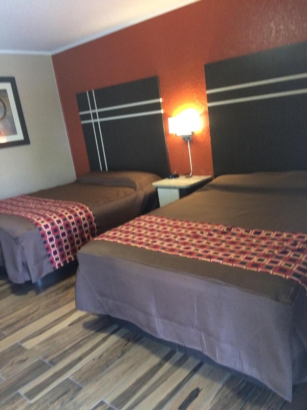 Budget Inn of Avon Park image 3