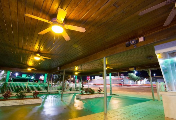 Budget Inn of Avon Park image 9